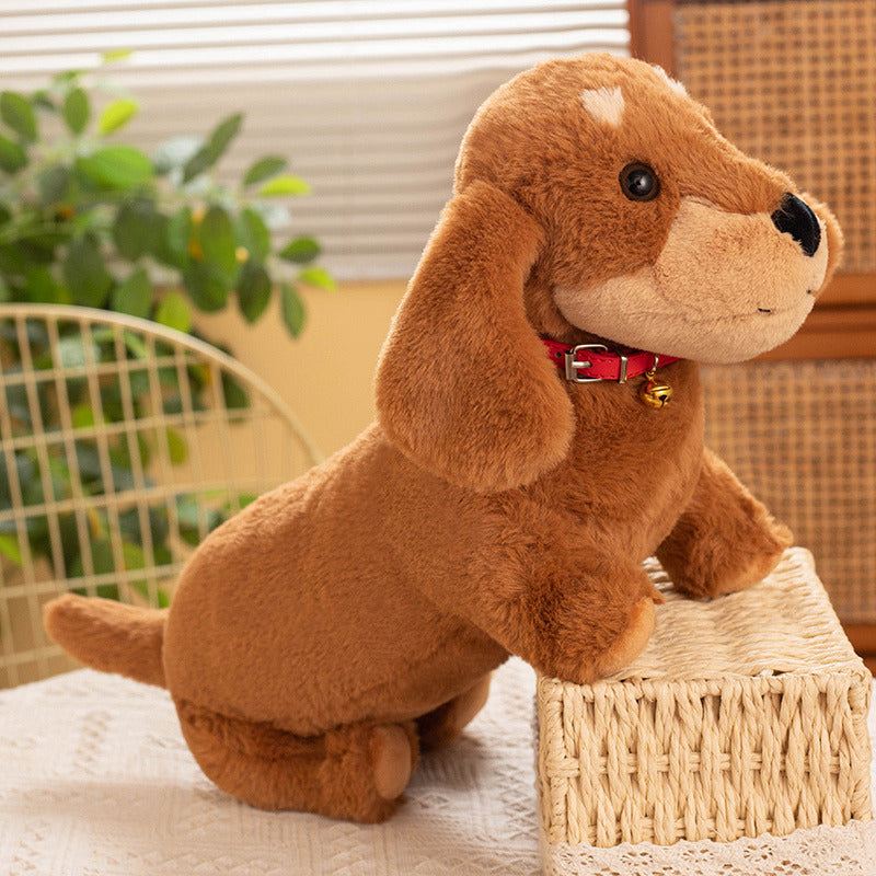 Peluche teckel coloré avec son collier rouge-marron