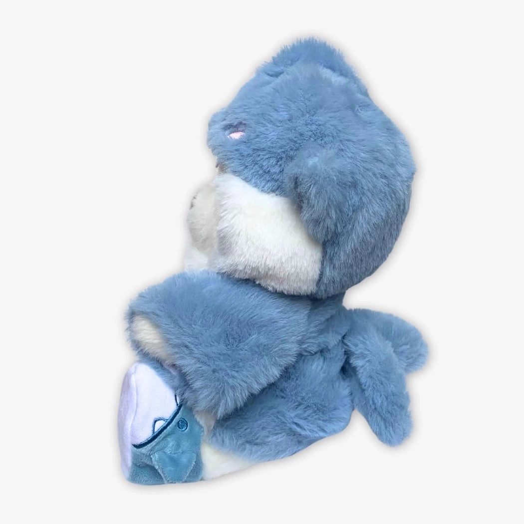 Ours en peluche déguisé en requin