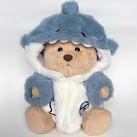 Ours en peluche déguisé en requin