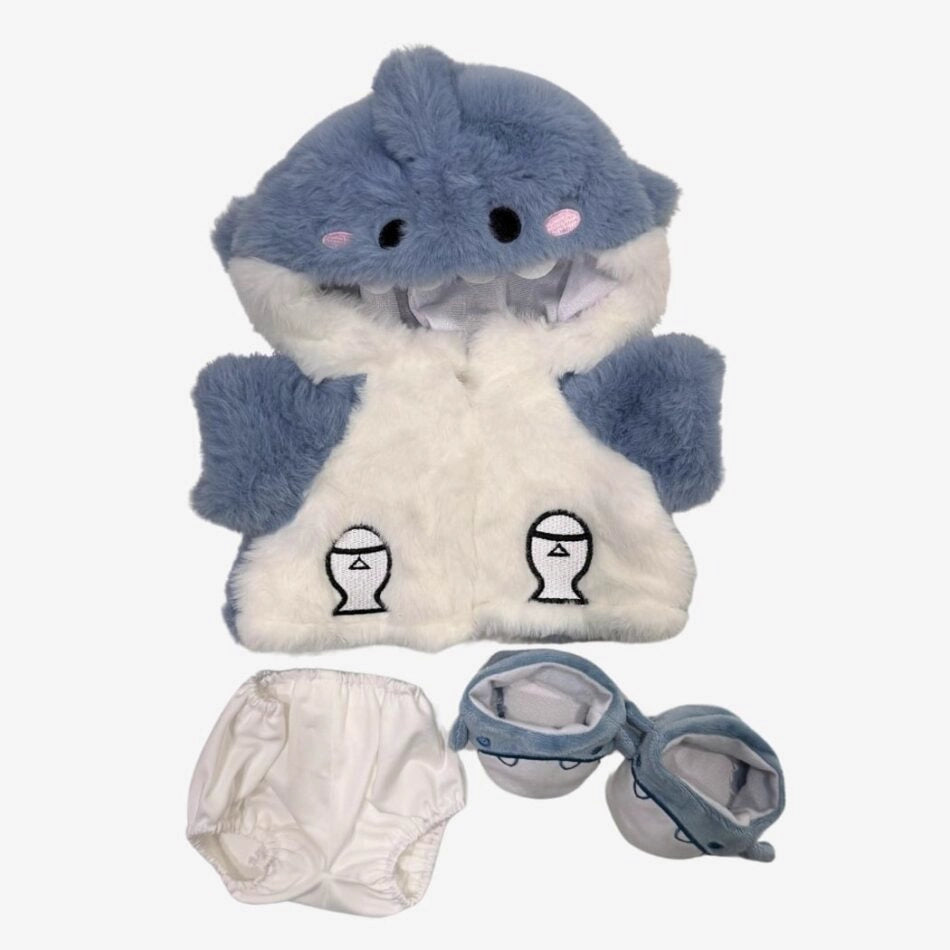 Ours en peluche déguisé en requin