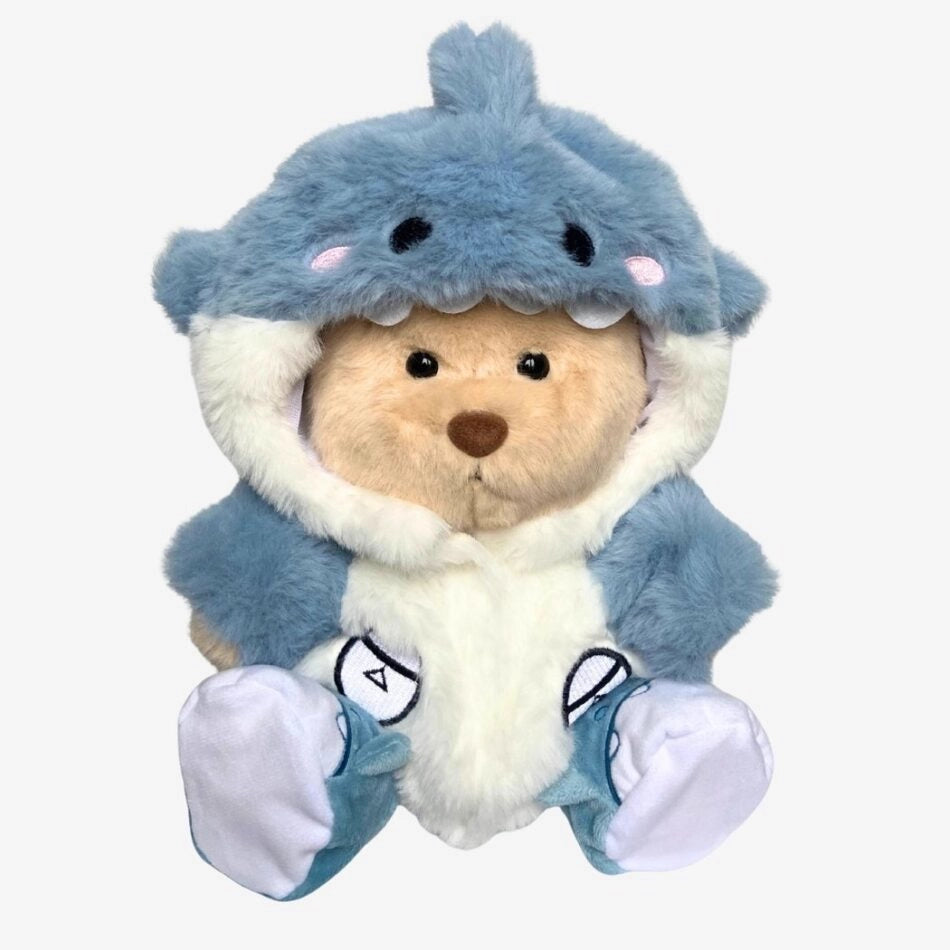 Ours en peluche déguisé en requin