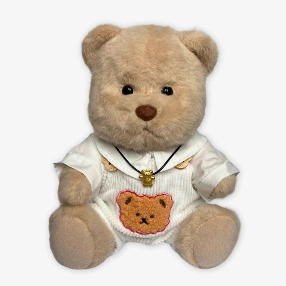 Ours en peluche en combinaison blanche