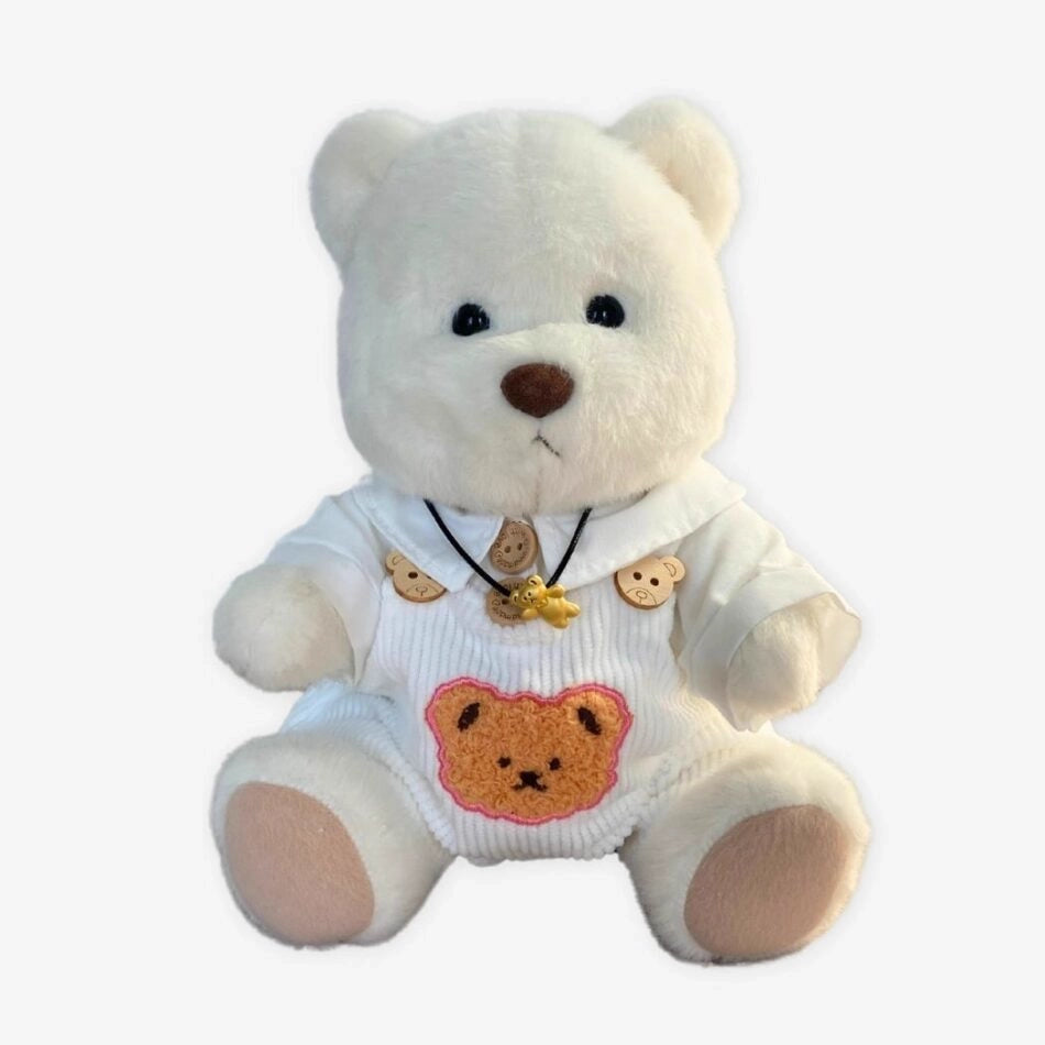 Ours en peluche en combinaison blanche