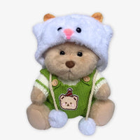 Ours en peluche en combinaison verte