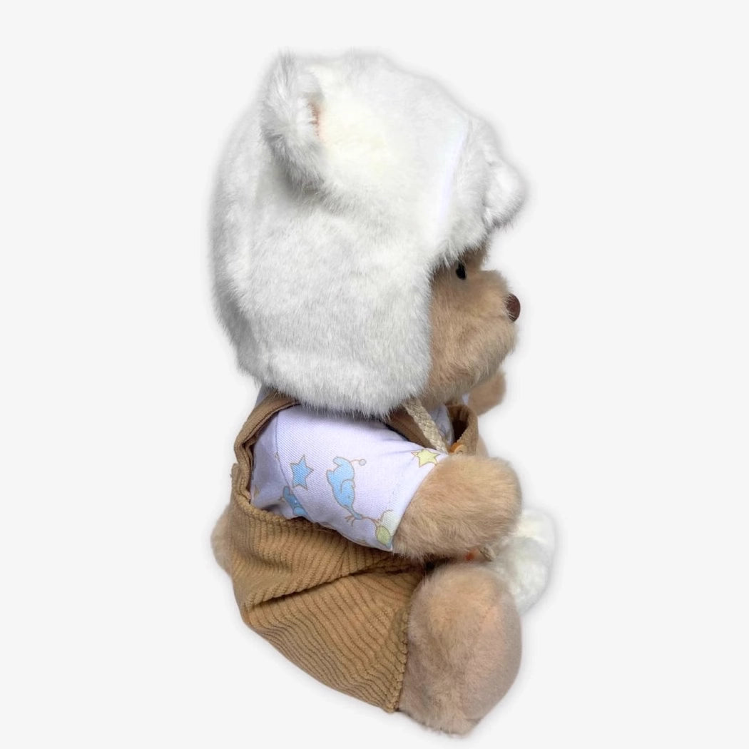 Ours en peluche déguisé en salopette marron