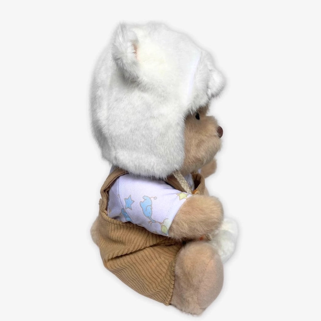 Ours en peluche déguisé en salopette marron