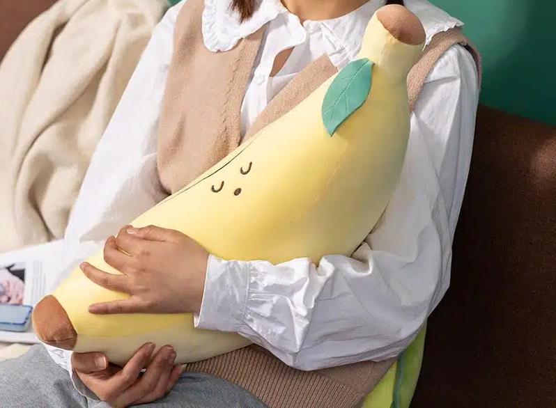 Peluche banane fruit mignon jaune doux câlin enfant La compagnie de la peluche