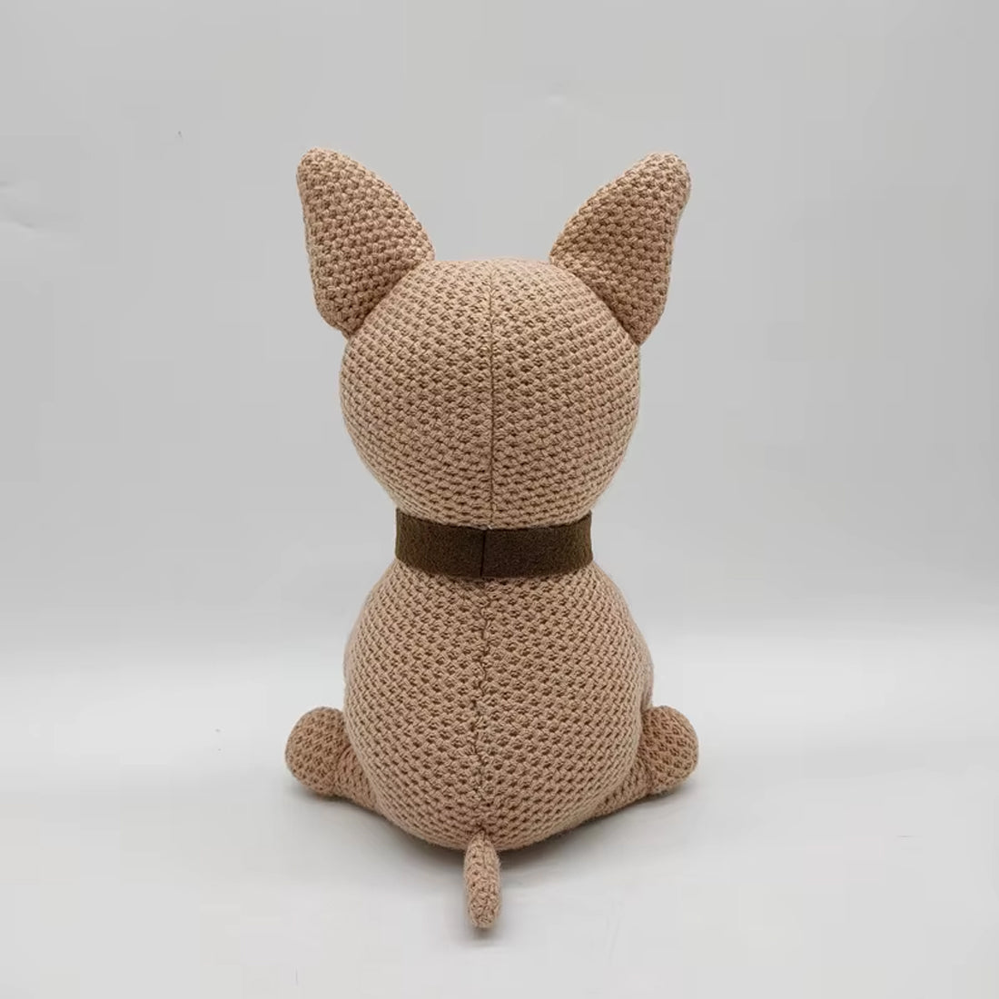Peluche bouledogue crochet doux compagnon maison cozy La compagnie de la peluche
