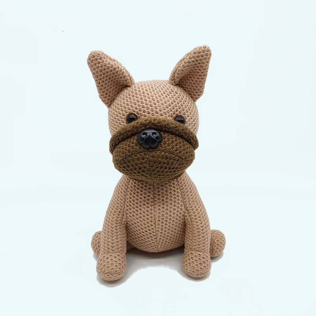 Peluche bouledogue crochet doux compagnon maison cozy La compagnie de la peluche