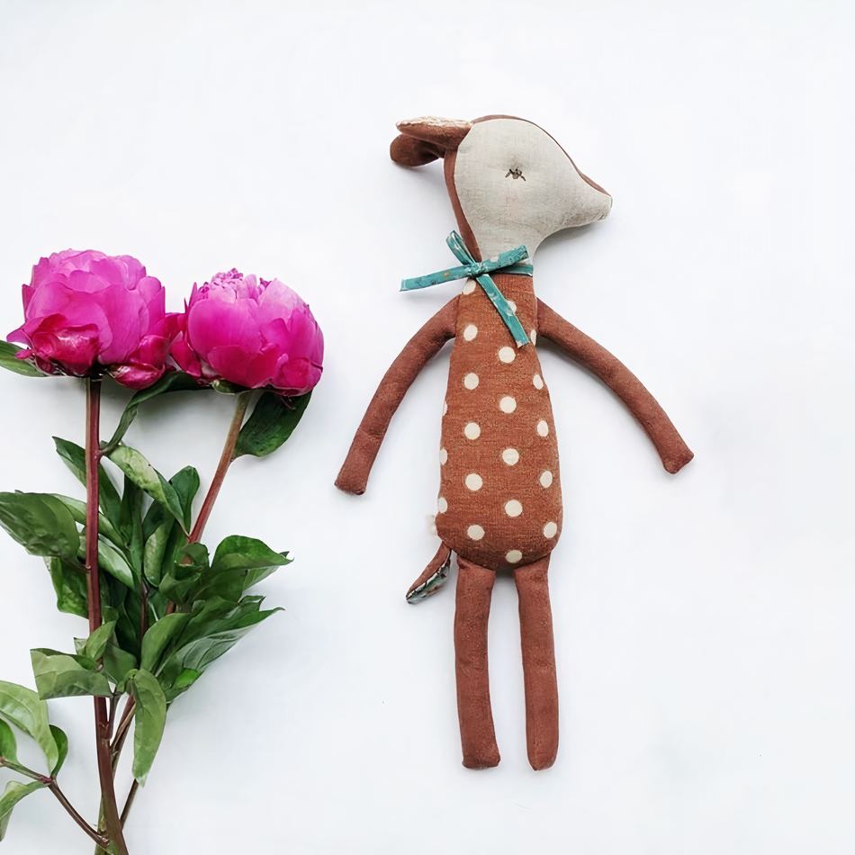 Peluche cerf doux hiver enfant câlin en velours La compagnie de la peluche