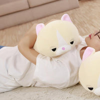 Peluche chat assoupi doux cocon confort maison La compagnie de la peluche