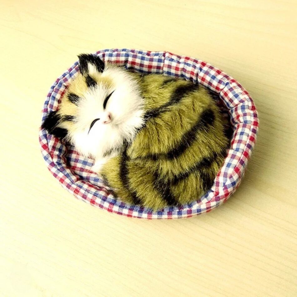 Peluche chat endormi doux câlin univers apaisant Modèle 3 La compagnie de la peluche