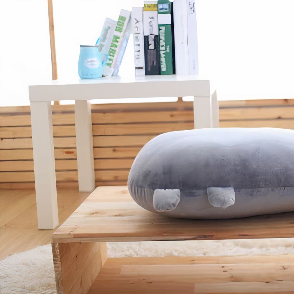 Peluche chat oreiller gris doux câlin décoration intérieure La compagnie de la peluche