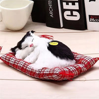 Peluche chat tigré gris doux sommeil cocooning maison La compagnie de la peluche