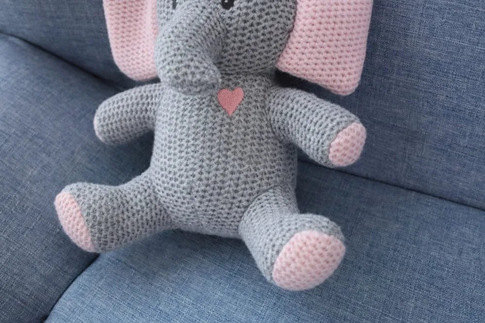 Peluche crochet éléphant gris et rose