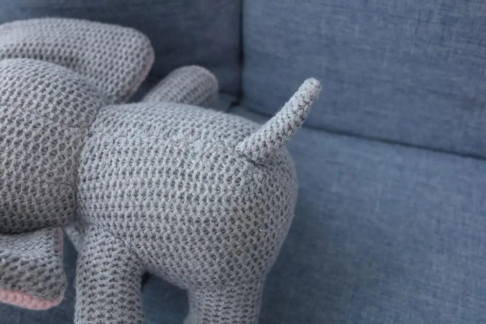 Peluche crochet éléphant gris et rose