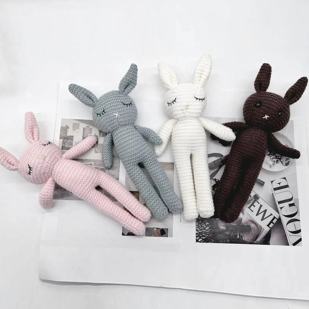 Peluche crochet lapin aux longues jambes