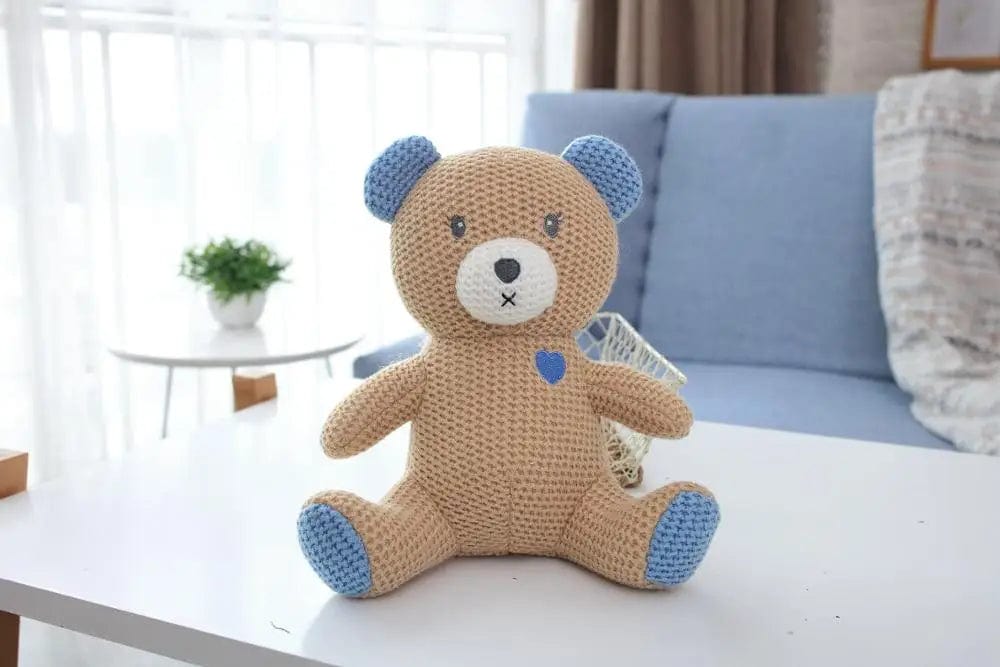 Peluche crochet ourson aux oreilles bleues