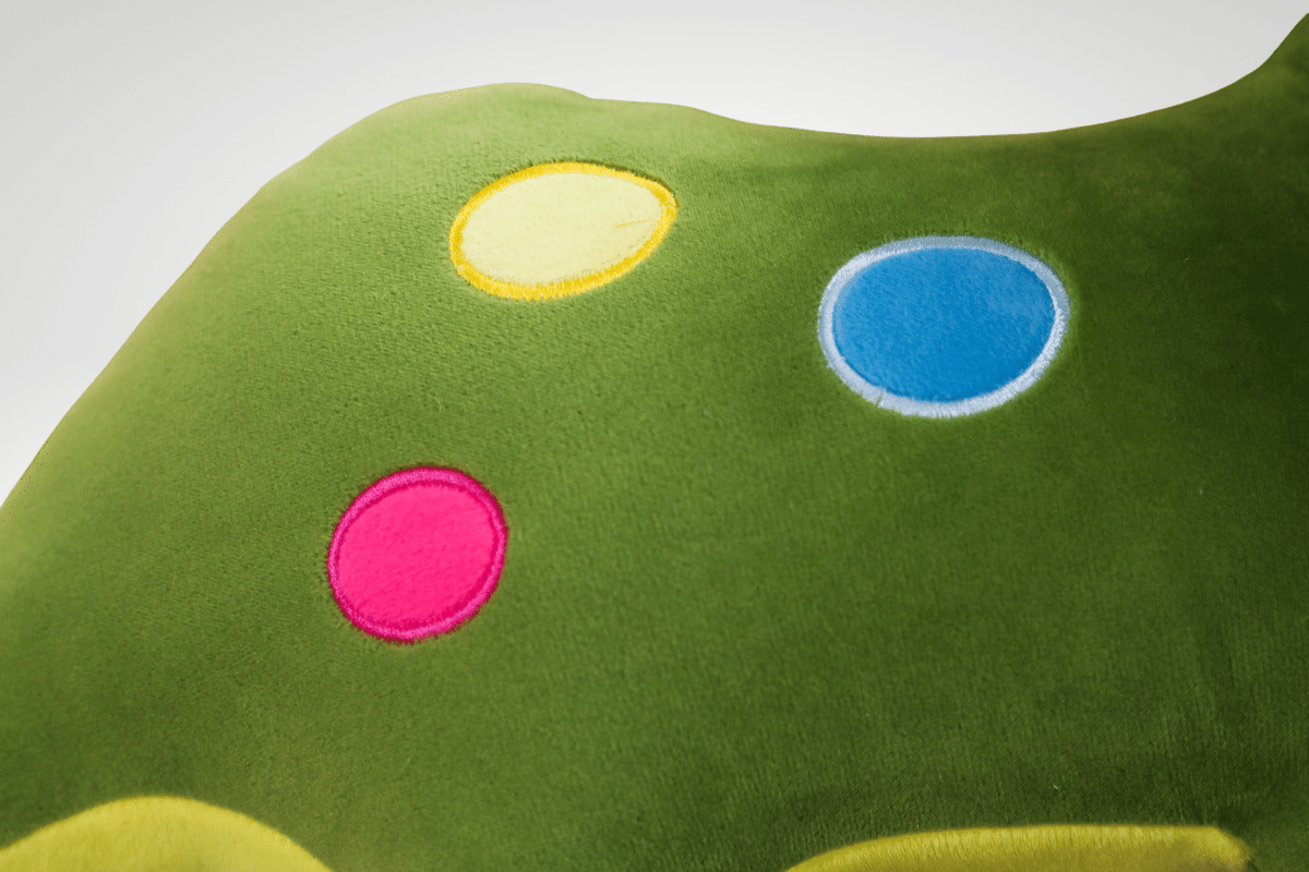 Peluche dinosaure triceratops aux couleurs vives