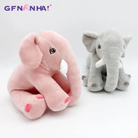 Peluche éléphant assis et content