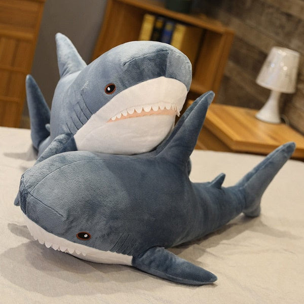 Peluche géante requin coloré aux belles dents