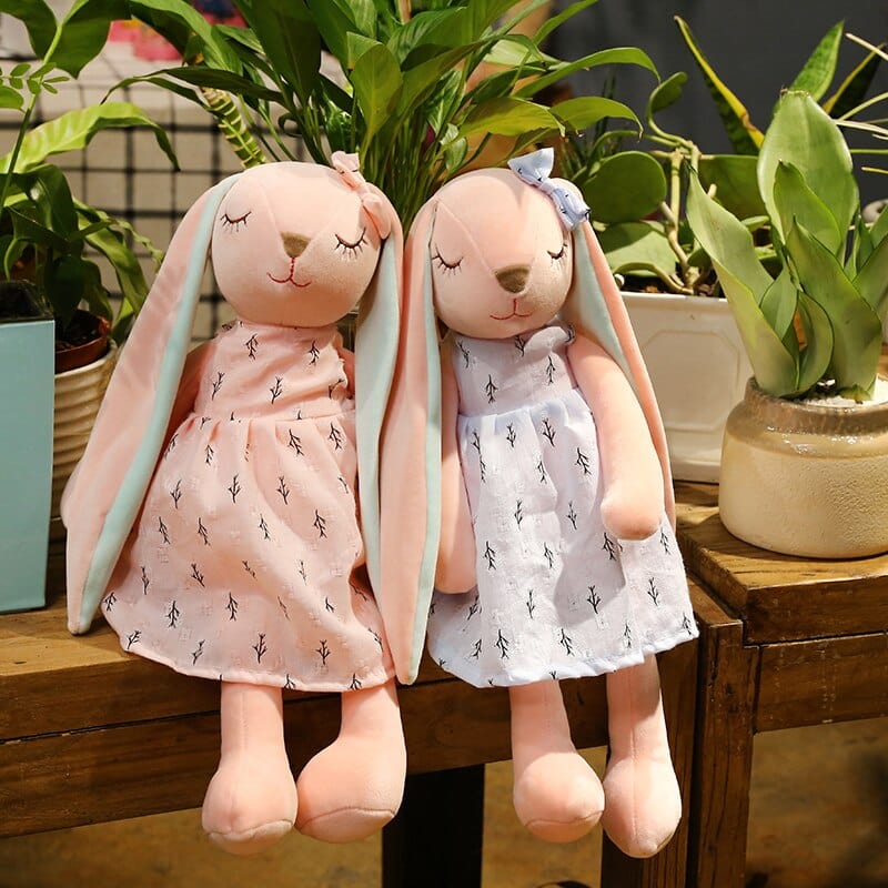 Peluche lapin aux longues oreilles