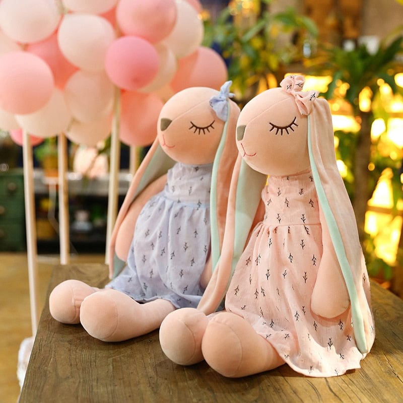 Peluche lapin aux longues oreilles