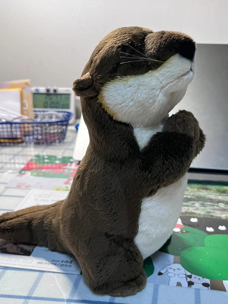 Peluche loutre mignonne aux yeux fermés