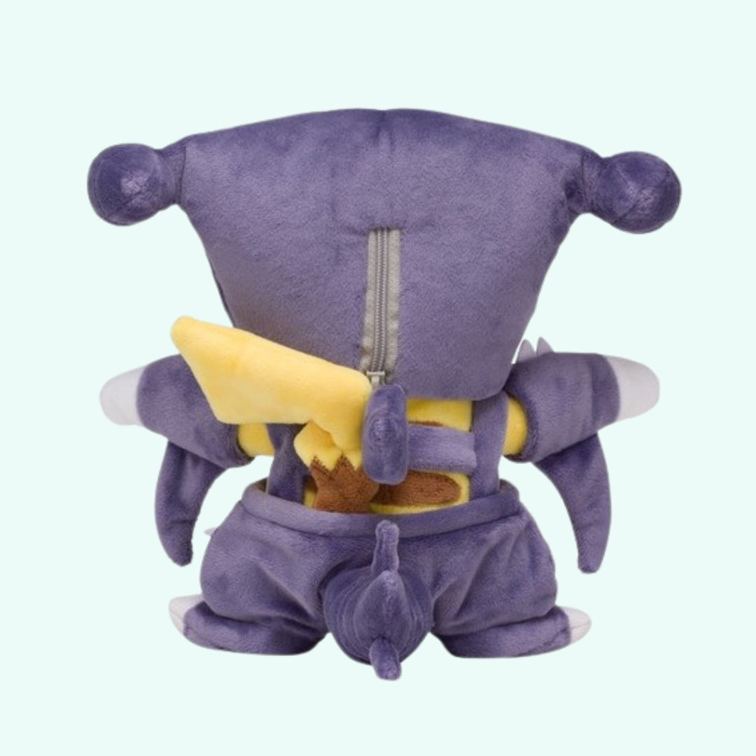 Peluche Pikachu déguisé Carchacrok adorable collection geek La compagnie de la peluche
