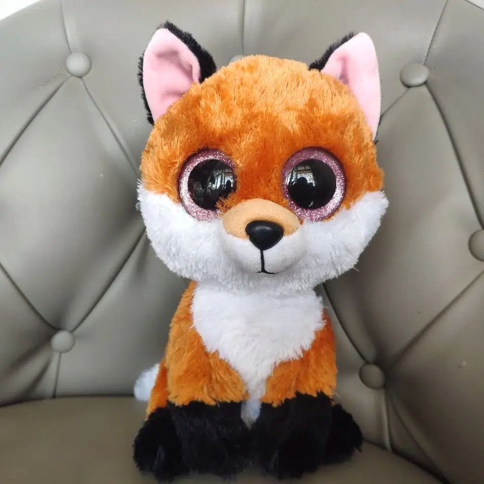 Peluche renard doux aux yeux noirs charmeurs forêt La compagnie de la peluche