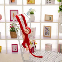 Peluche singe kawaii douce avec longue queue rouge La compagnie de la peluche