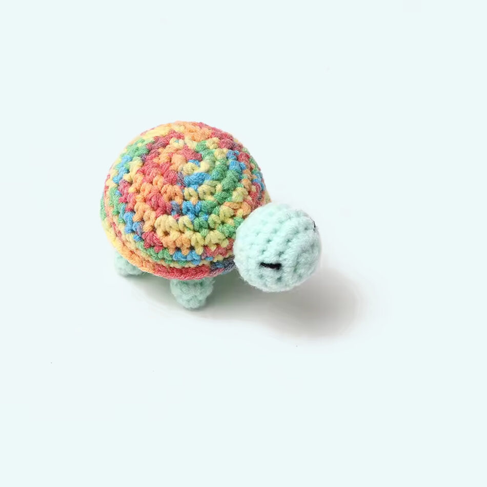 Peluche tortue crochet douce marine enfant câlin multicolore La compagnie de la peluche