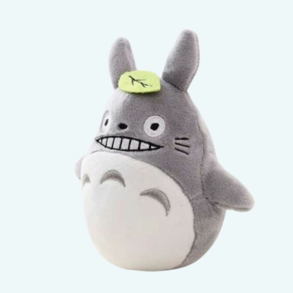 Peluche Totoro doux gris bleu enfant rêveur ambiance gris La compagnie de la peluche