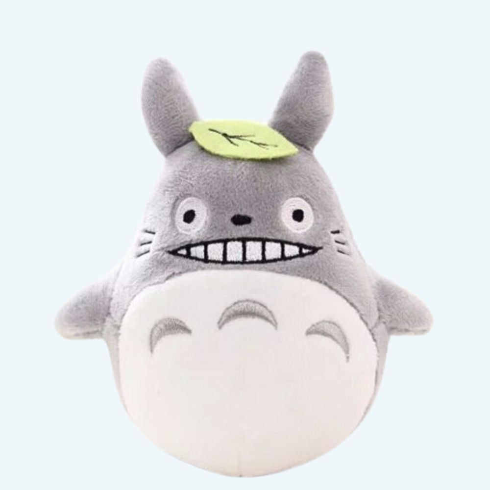 Peluche Totoro doux gris bleu enfant rêveur ambiance La compagnie de la peluche