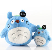 Peluche Totoro doux gris bleu enfant rêveur ambiance