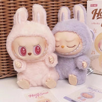 Peluche type Labubu assise boîte mystère
