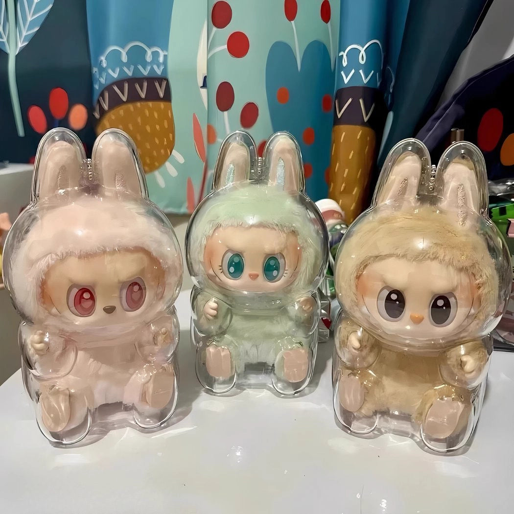 Peluche type Labubu assise boîte mystère