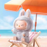 Peluche type Labubu assise boîte mystère