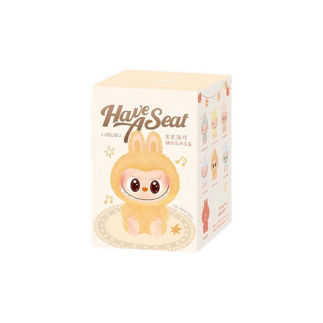 Peluche type Labubu assise boîte mystère