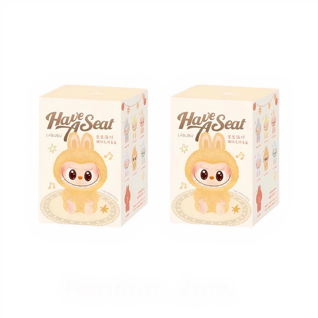 Peluche type Labubu assise boîte mystère