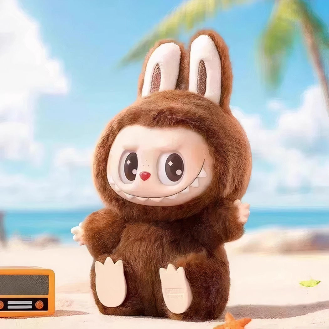 Peluche type Labubu assise boîte mystère