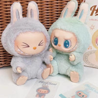 Peluche type Labubu assise boîte mystère
