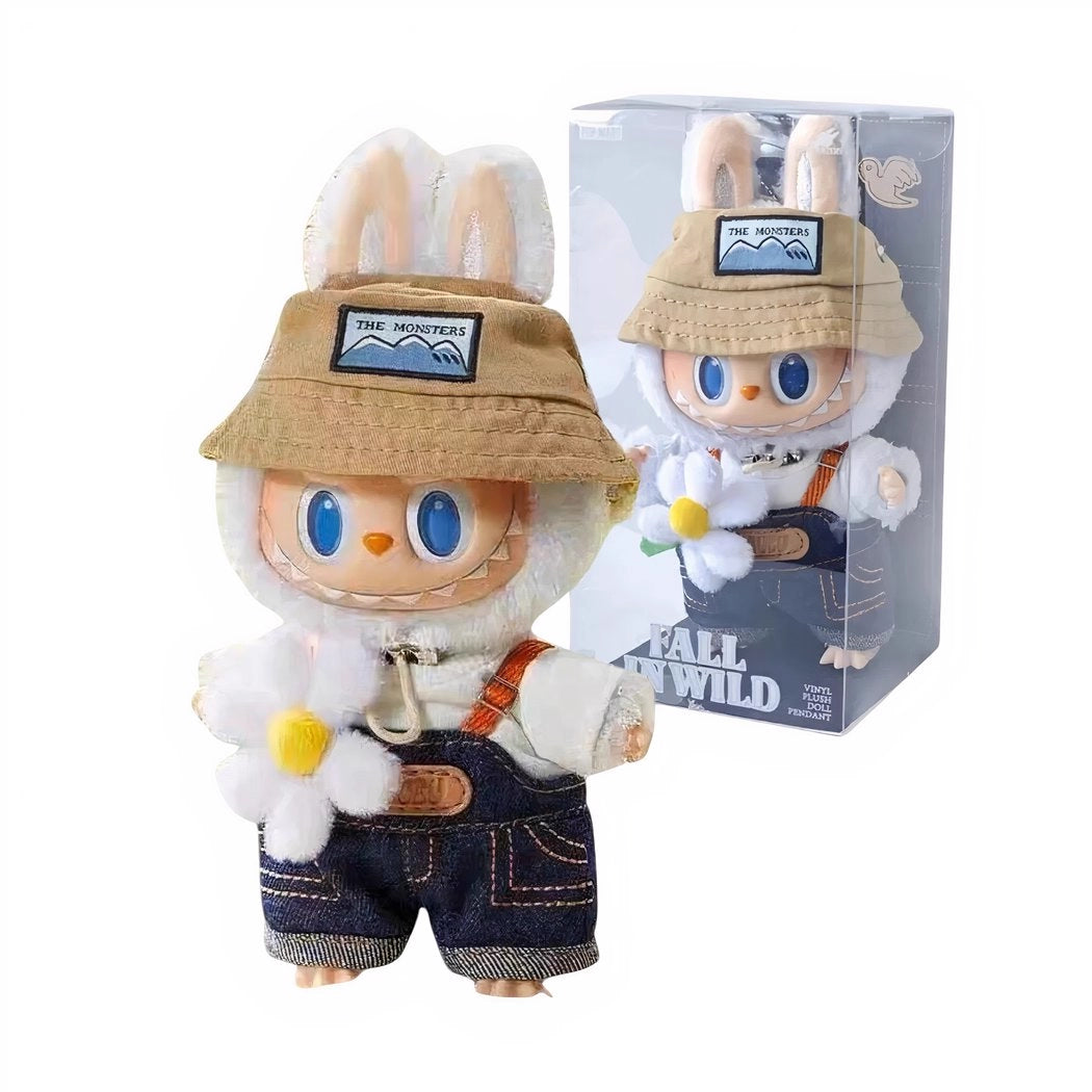 Peluche type Labubu blanc jardinier en salopette