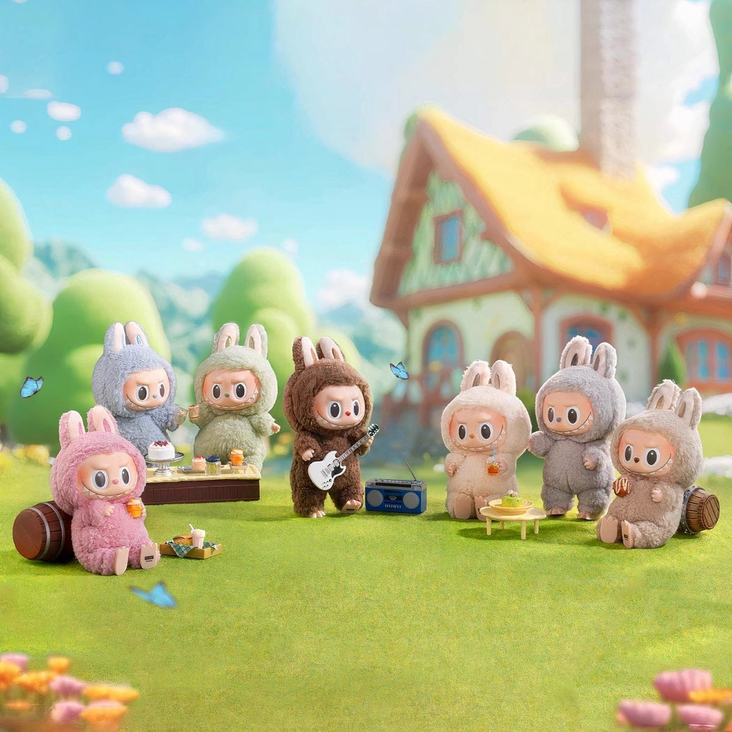 Peluche type Labubu debout boîte mystère