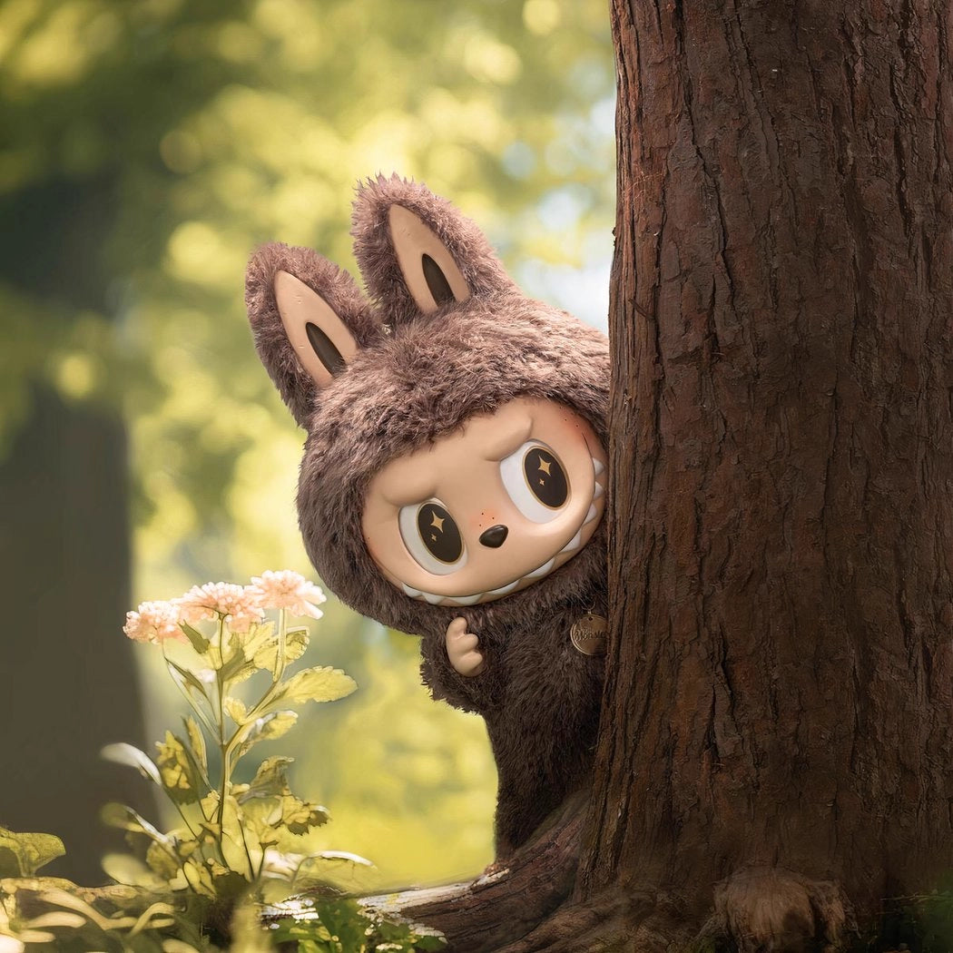 Peluche type Labubu debout boîte mystère