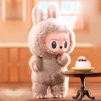 Peluche type Labubu debout boîte mystère